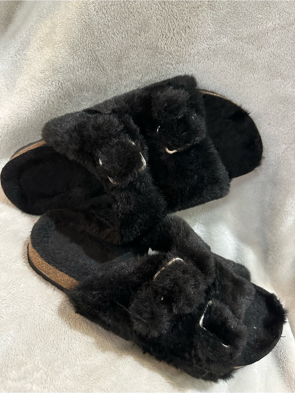 Black fuzzy sandals size 7